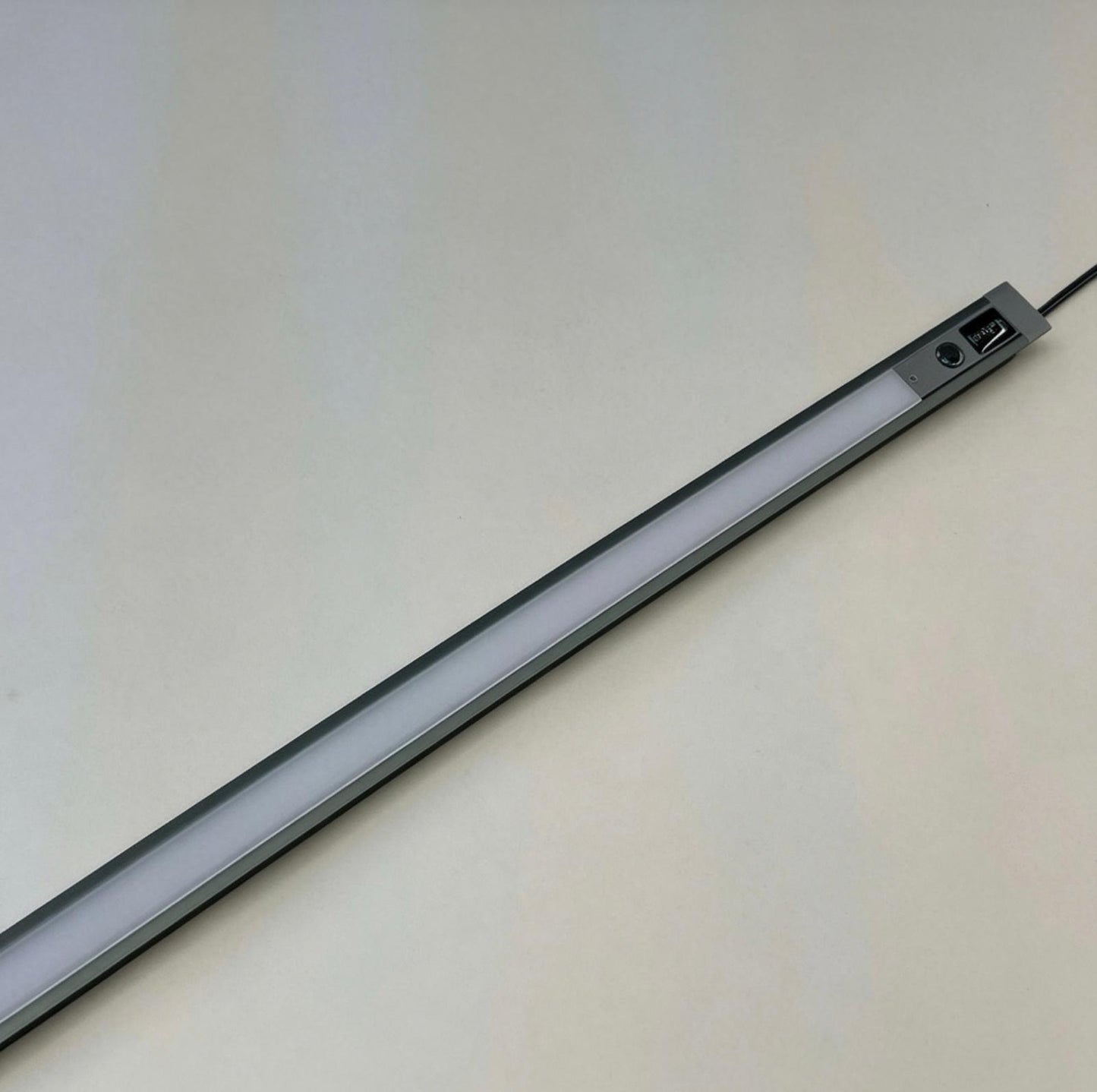 Seeko'o 002 (1000/ 1500/ 2000/ 2500mm) 嵌入式LED燈帶手掃開關 -20%😍